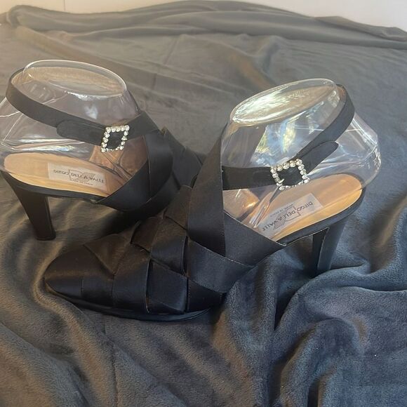 Gorgeous Diego Della Valle Satin Heels - Picture 5 of 9